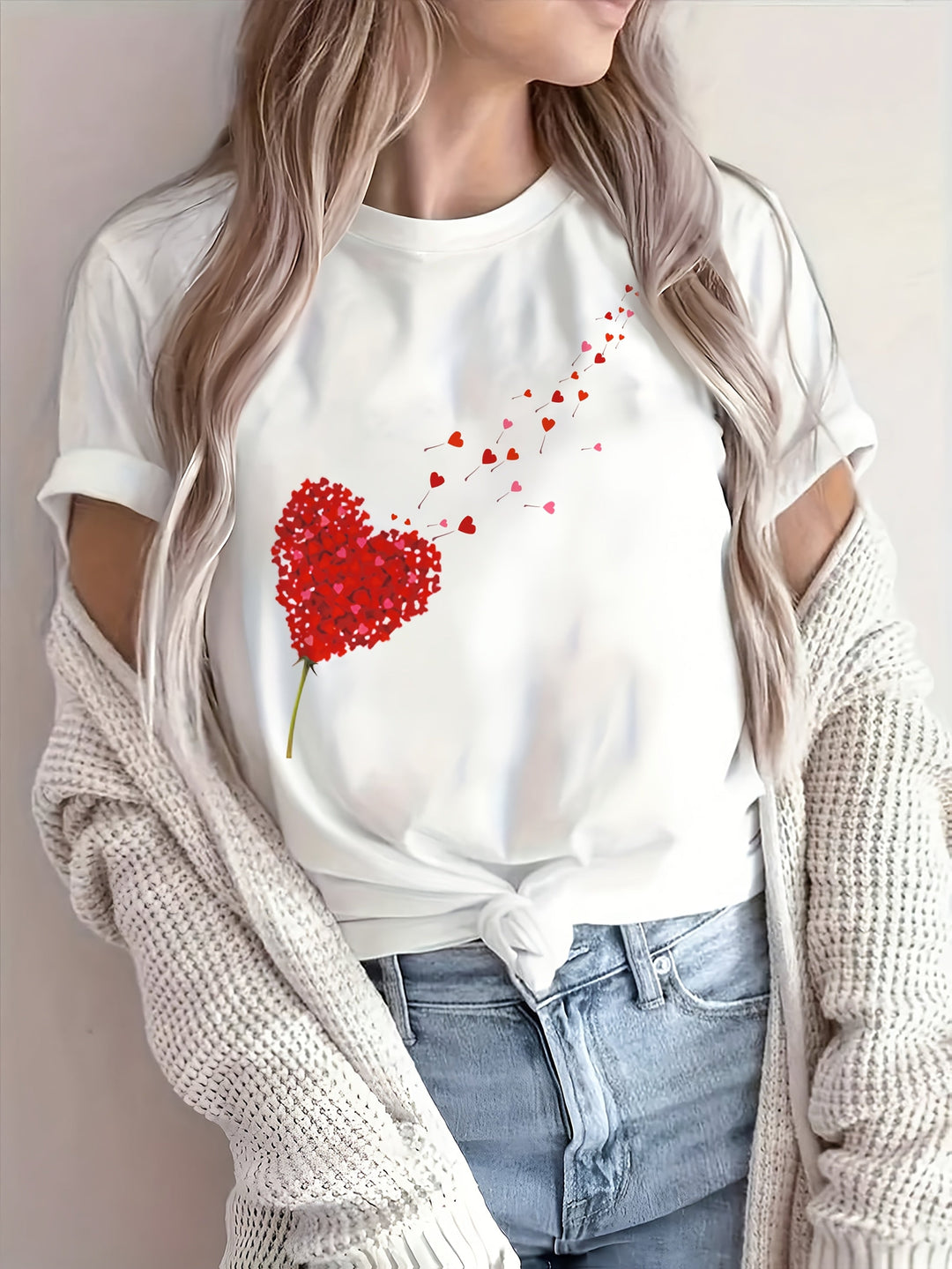 Kobiece T-shirt z uroczym nadrukiem serca i kwiatów, okrągły dekolt, miękka mieszanka bawełny i romantyczny, codzienny styl