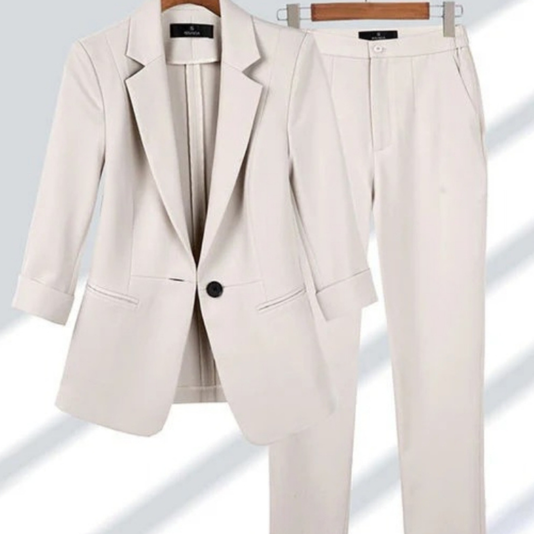 Damski żakiet i spodnie w slim fit – Dopasowany garnitur biurowy na spotkania biznesowe i eleganckie wydarzenia