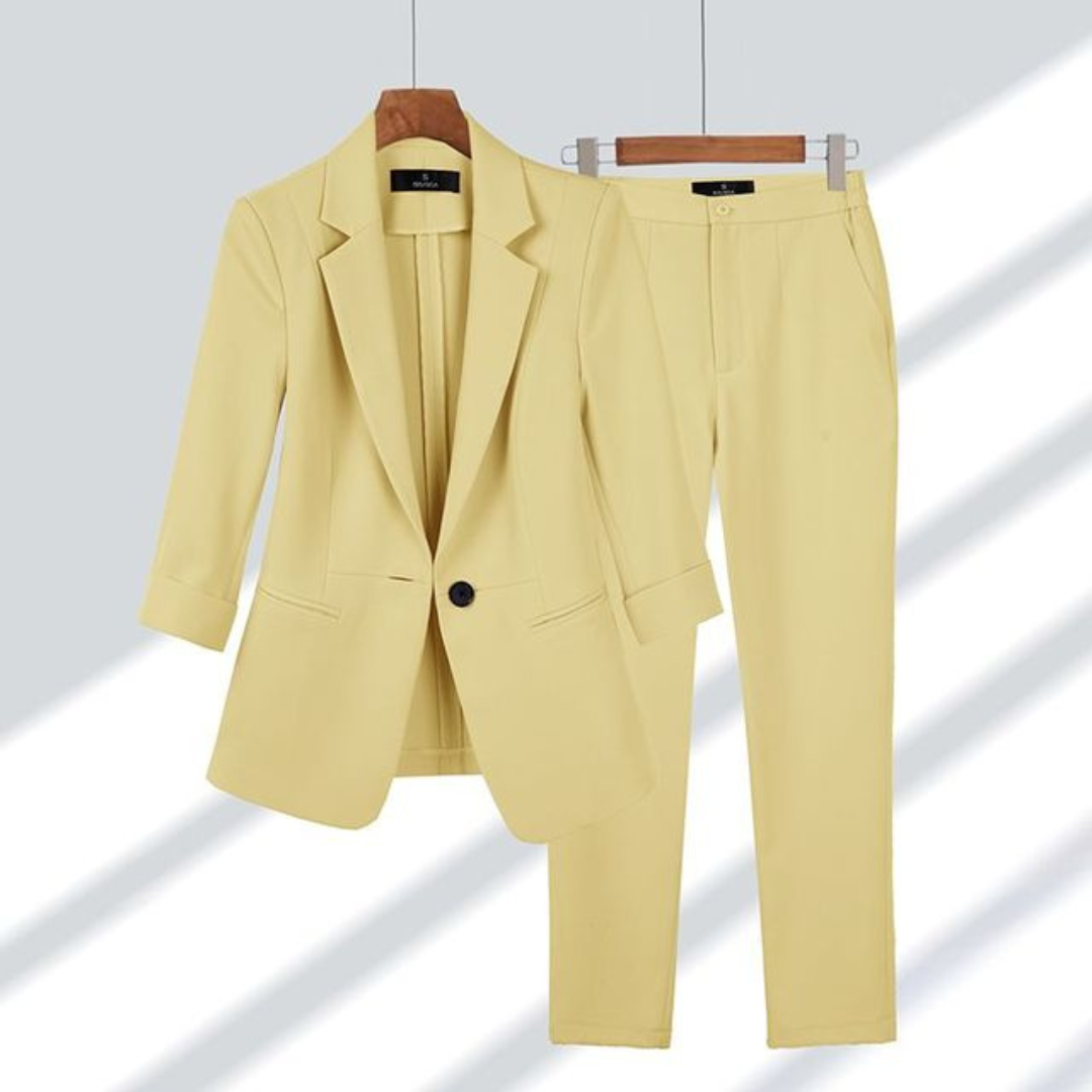 Damski żakiet i spodnie w slim fit – Dopasowany garnitur biurowy na spotkania biznesowe i eleganckie wydarzenia