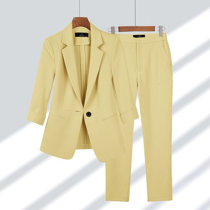 Damski żakiet i spodnie w slim fit – Dopasowany garnitur biurowy na spotkania biznesowe i eleganckie wydarzenia